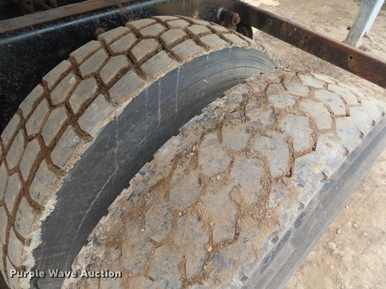 image for item DF7827 1999 International 9200 semi truck