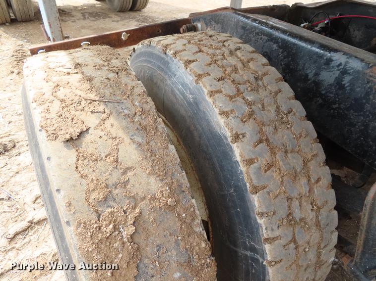 image for item DF7827 1999 International 9200 semi truck