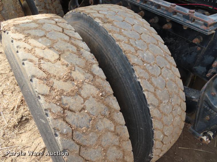 image for item DF7827 1999 International 9200 semi truck