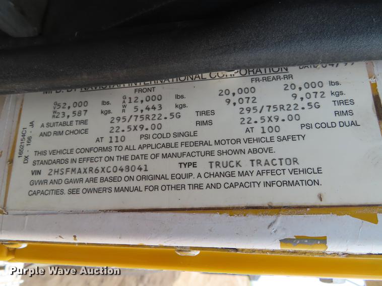 image for item DF7827 1999 International 9200 semi truck