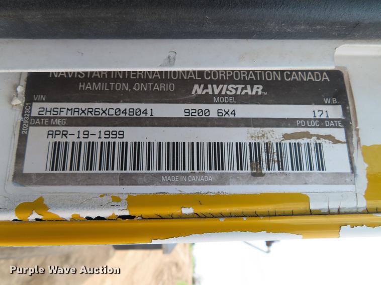 image for item DF7827 1999 International 9200 semi truck