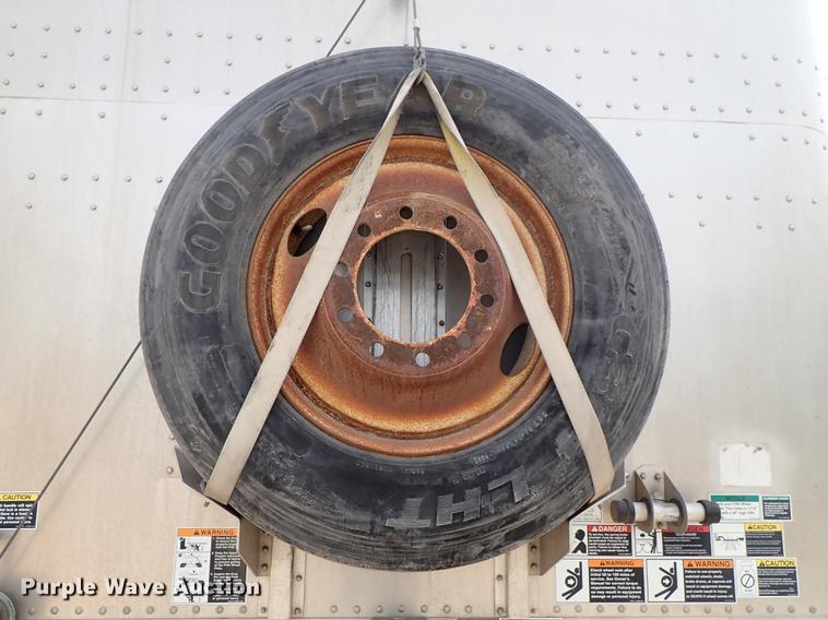 image for item DF8911 2011 Wilson Silver Star PSDCL-402 livestock trailer