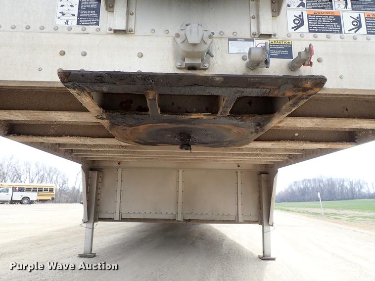 image for item DF8911 2011 Wilson Silver Star PSDCL-402 livestock trailer