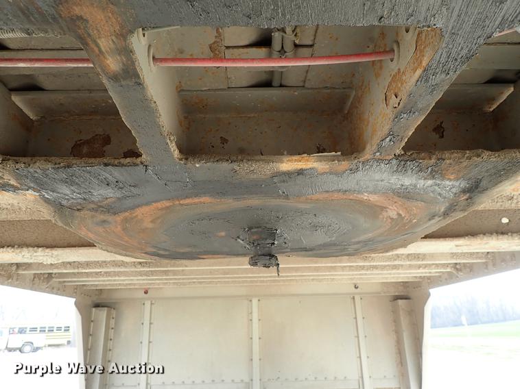 image for item DF8911 2011 Wilson Silver Star PSDCL-402 livestock trailer