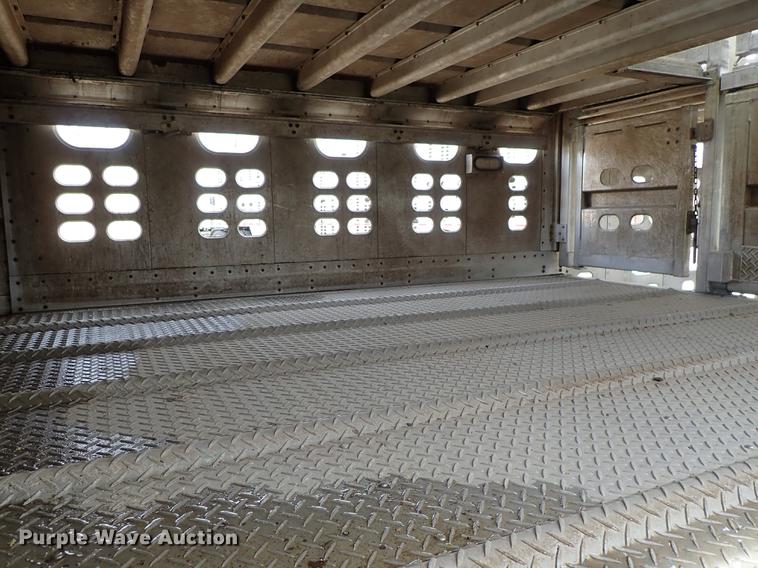 image for item DF8911 2011 Wilson Silver Star PSDCL-402 livestock trailer