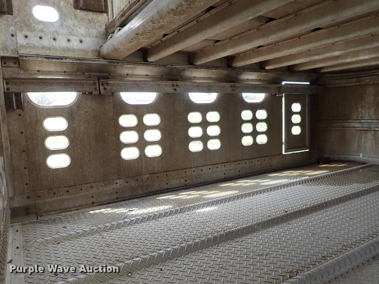 image for item DF8911 2011 Wilson Silver Star PSDCL-402 livestock trailer