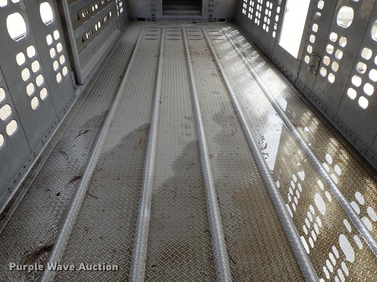 image for item DF8911 2011 Wilson Silver Star PSDCL-402 livestock trailer