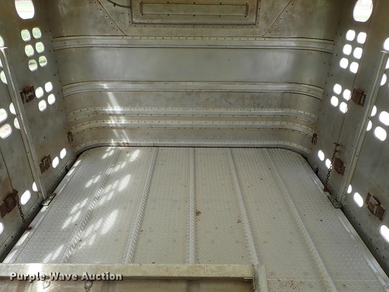 image for item DF8911 2011 Wilson Silver Star PSDCL-402 livestock trailer