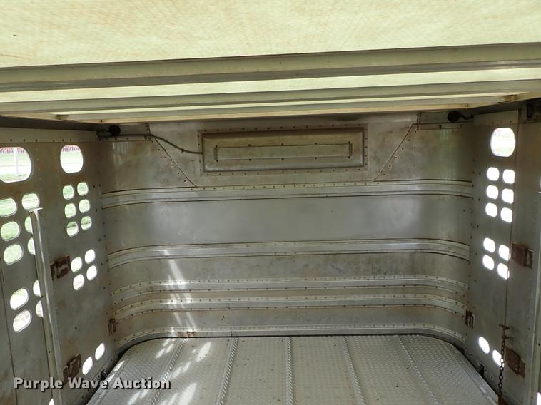 image for item DF8911 2011 Wilson Silver Star PSDCL-402 livestock trailer