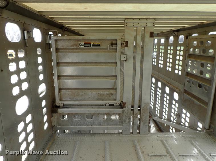 image for item DF8911 2011 Wilson Silver Star PSDCL-402 livestock trailer