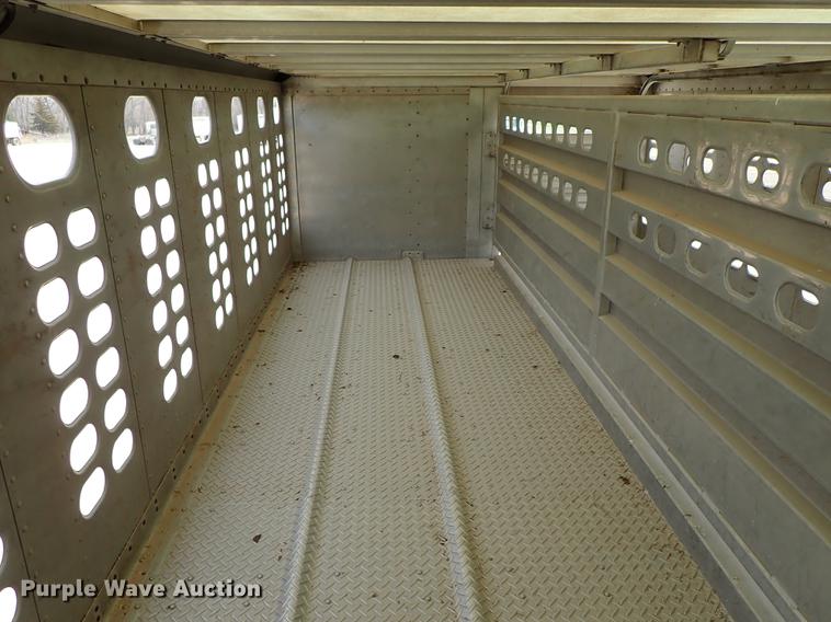 image for item DF8911 2011 Wilson Silver Star PSDCL-402 livestock trailer