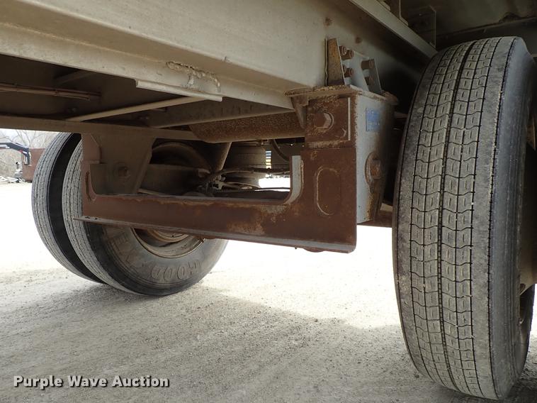 image for item DF8911 2011 Wilson Silver Star PSDCL-402 livestock trailer