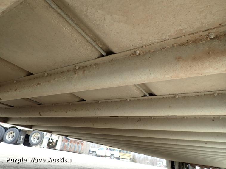 image for item DF8911 2011 Wilson Silver Star PSDCL-402 livestock trailer