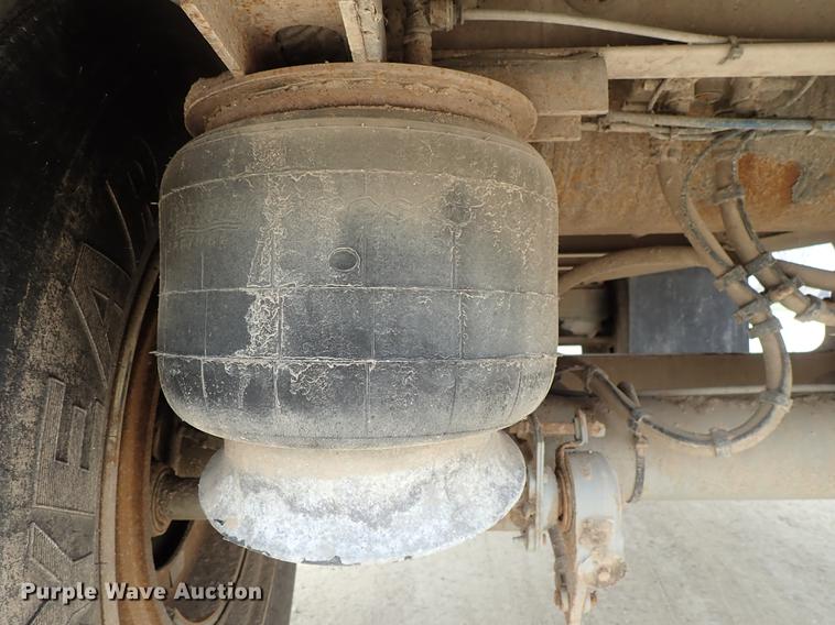 image for item DF8911 2011 Wilson Silver Star PSDCL-402 livestock trailer