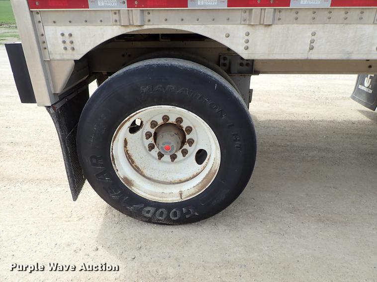 image for item DF8911 2011 Wilson Silver Star PSDCL-402 livestock trailer