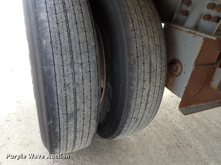 image for item DF8911 2011 Wilson Silver Star PSDCL-402 livestock trailer