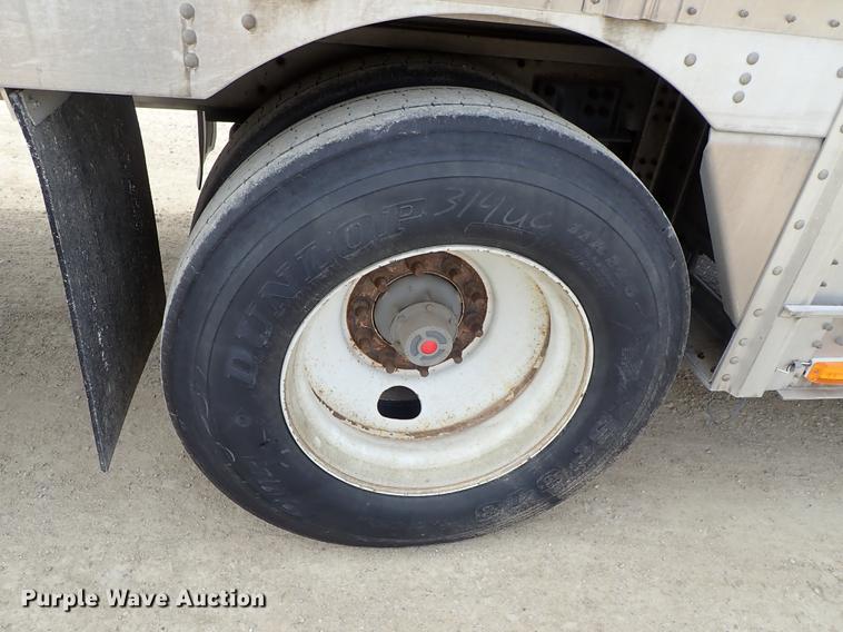 image for item DF8911 2011 Wilson Silver Star PSDCL-402 livestock trailer