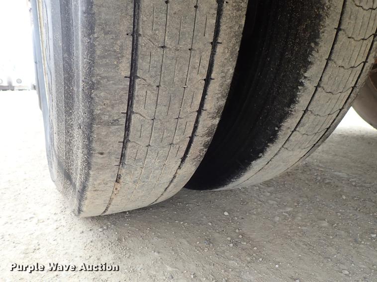 image for item DF8911 2011 Wilson Silver Star PSDCL-402 livestock trailer