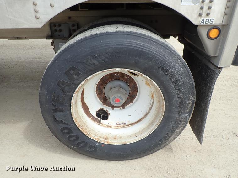 image for item DF8911 2011 Wilson Silver Star PSDCL-402 livestock trailer