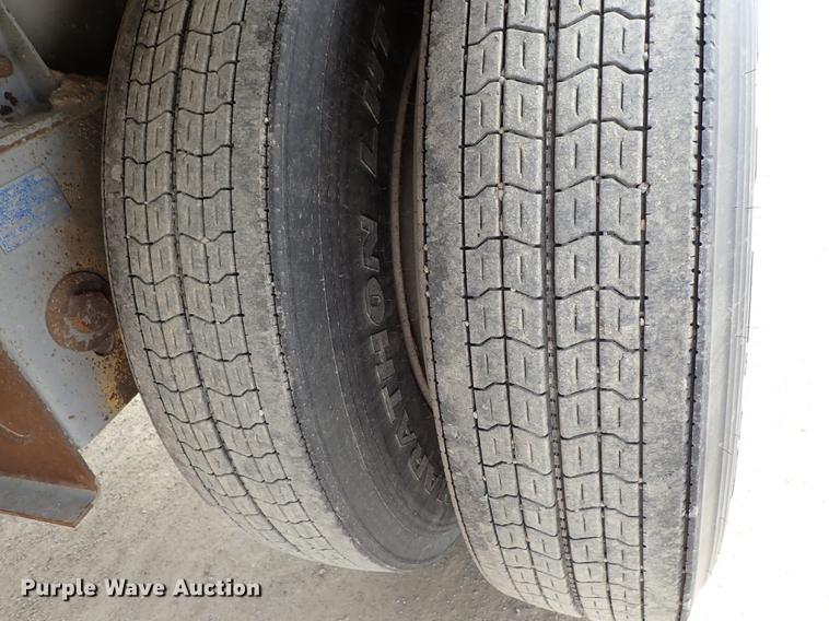 image for item DF8911 2011 Wilson Silver Star PSDCL-402 livestock trailer