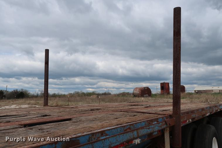 image for item DG3410 1997 Fruehauf PBA-NF2-45N flatbed trailer