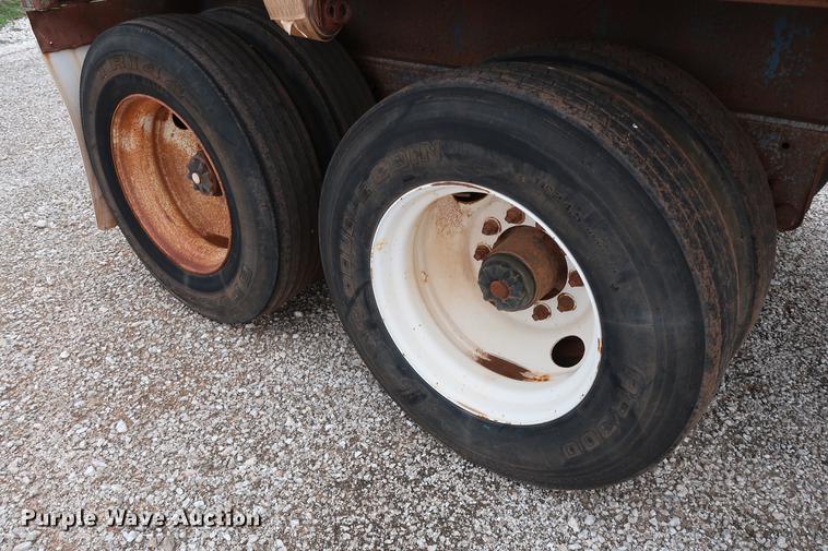 image for item DG3410 1997 Fruehauf PBA-NF2-45N flatbed trailer