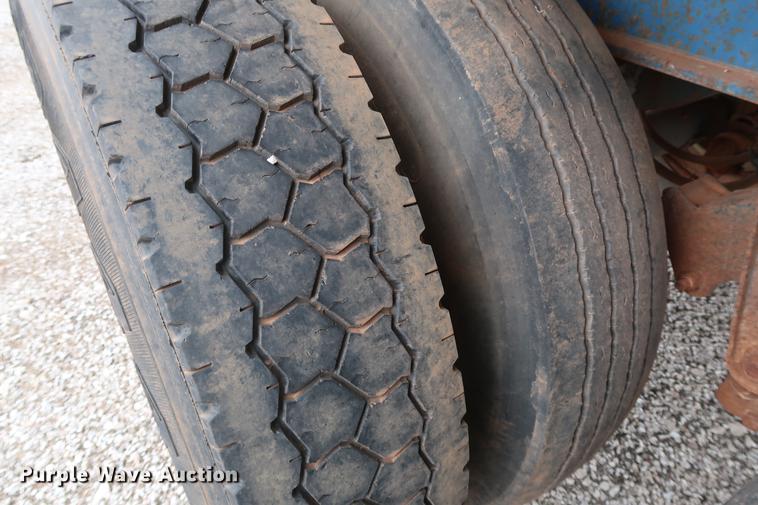 image for item DG3411 1998 Fruehauf PBA-NF2-45N flatbed trailer