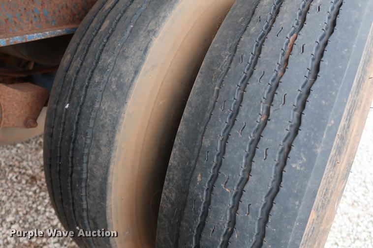 image for item DG3414 1997 Fruehauf PBA-NF2-45N flatbed trailer