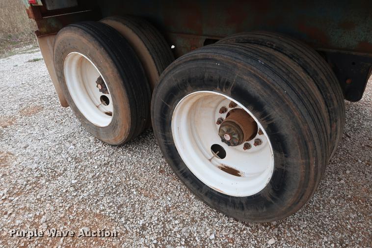 image for item DG3415 1997 Fruehauf PBA-NF2-45N flatbed trailer