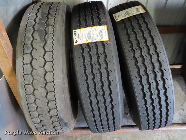 image for item DI9466 Tire rack and tires