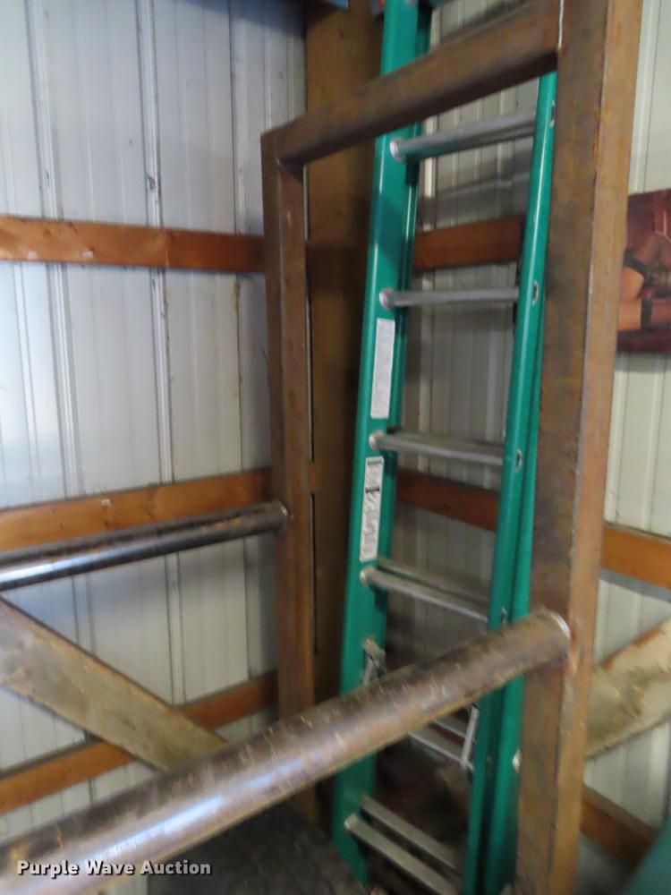 image for item DI9466 Tire rack and tires