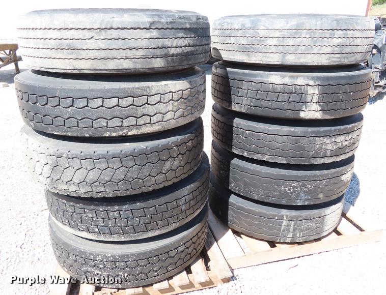 image for item DI9489 (10) 22.5 aluminum wheels and tires