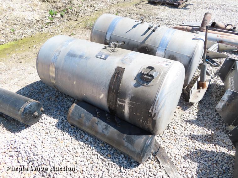 image for item DI9494 2008 Peterbilt 387 semi truck parts