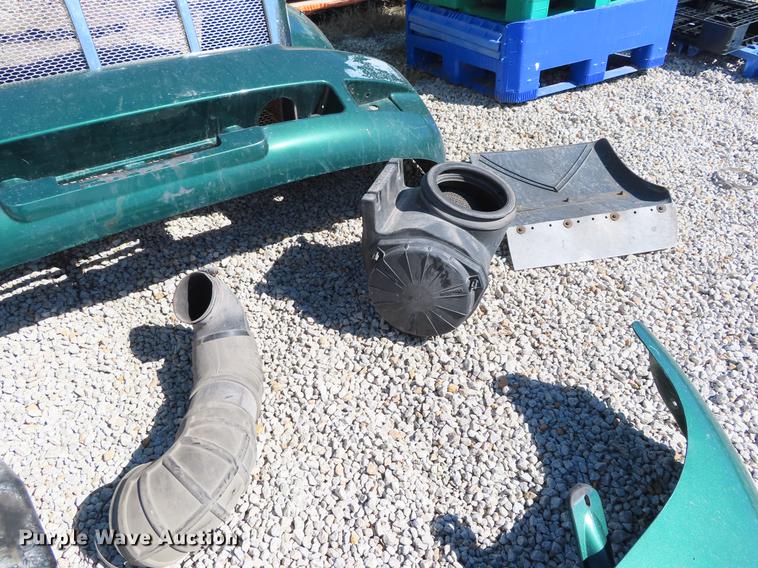 image for item DI9495 2008 Peterbilt 387 semi truck parts