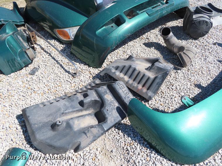 image for item DI9495 2008 Peterbilt 387 semi truck parts