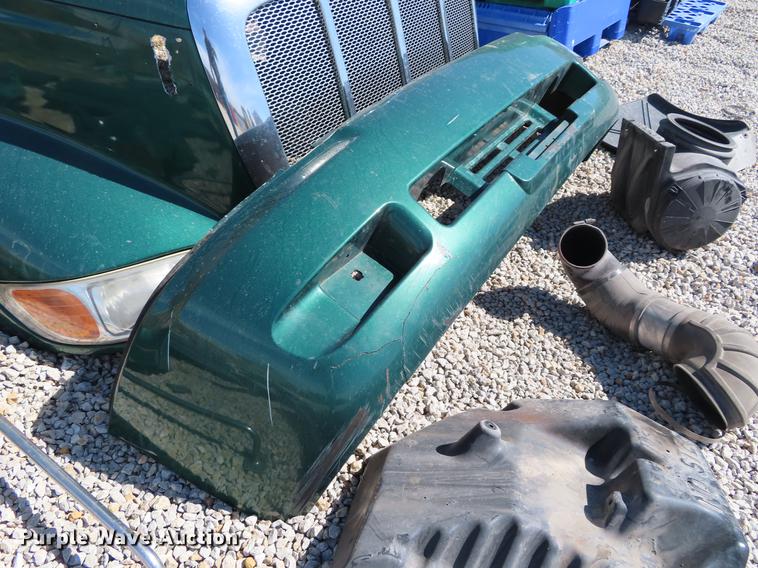 image for item DI9495 2008 Peterbilt 387 semi truck parts