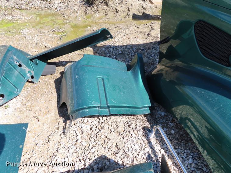 image for item DI9495 2008 Peterbilt 387 semi truck parts