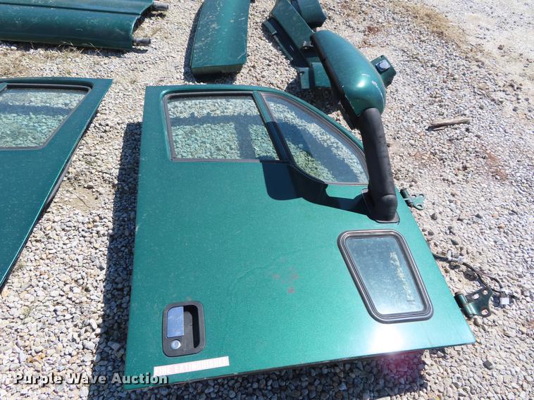 image for item DI9495 2008 Peterbilt 387 semi truck parts