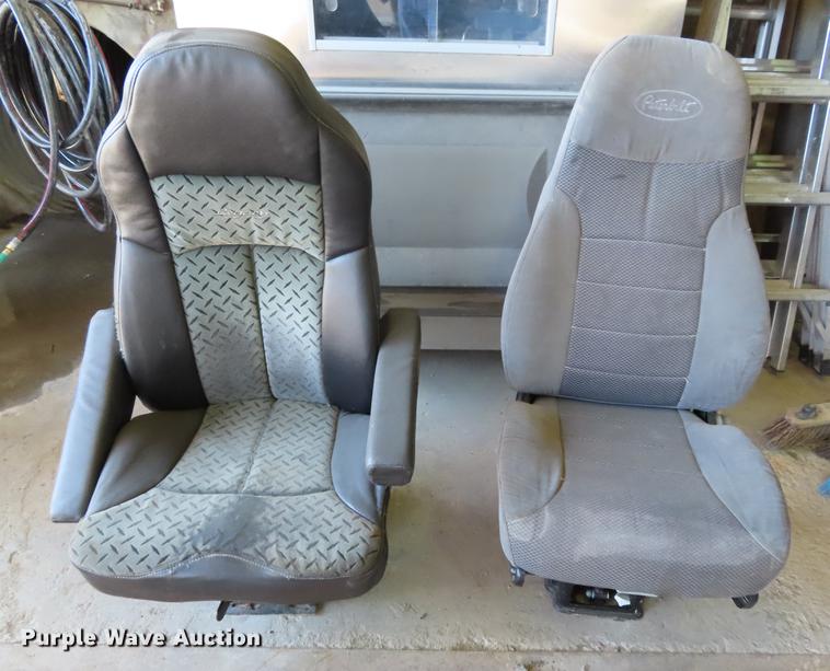 image for item DI9495 2008 Peterbilt 387 semi truck parts