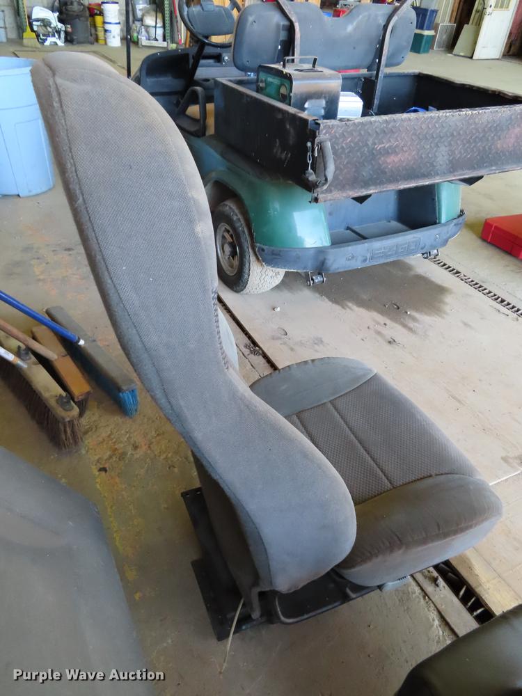 image for item DI9495 2008 Peterbilt 387 semi truck parts