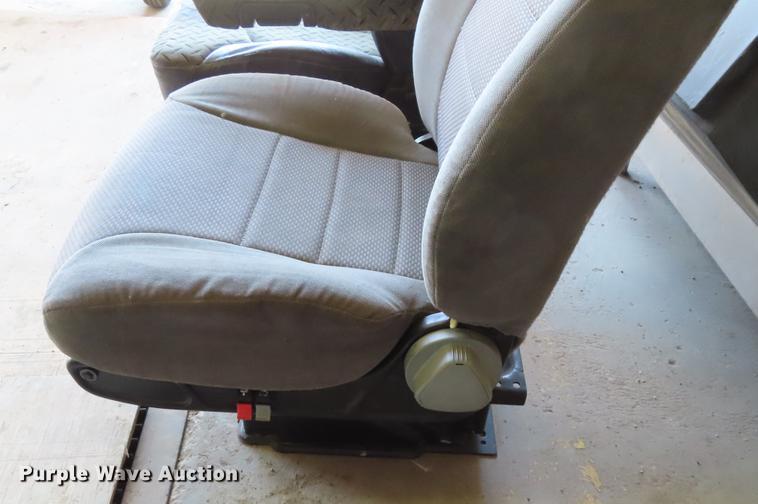 image for item DI9495 2008 Peterbilt 387 semi truck parts