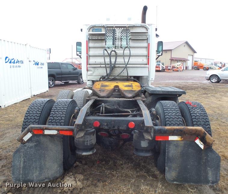 image for item DX9162 2011 Freightliner Cascadia semi truck