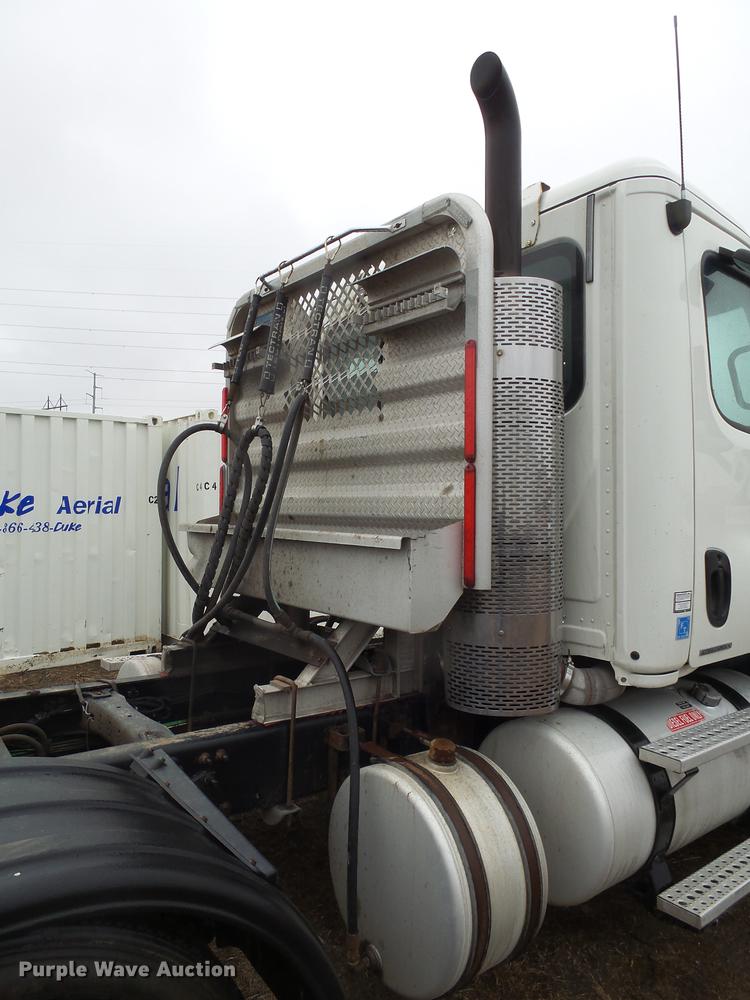 image for item DX9162 2011 Freightliner Cascadia semi truck