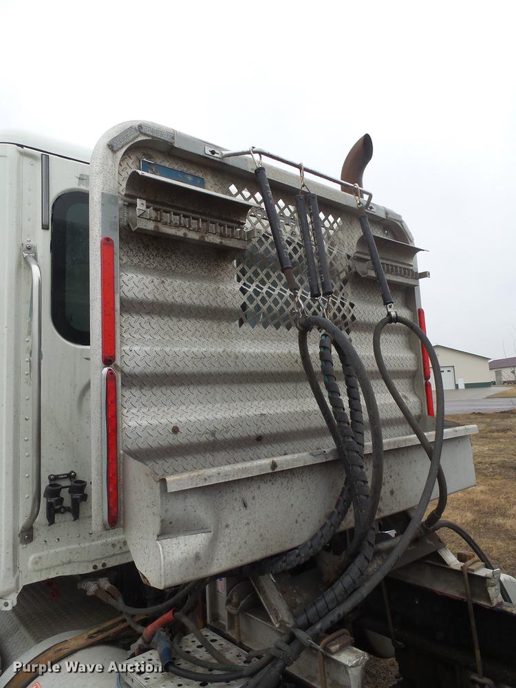 image for item DX9162 2011 Freightliner Cascadia semi truck