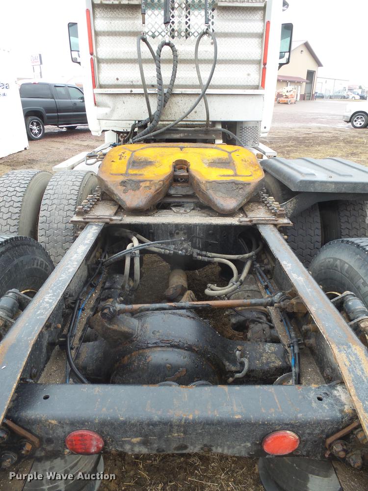 image for item DX9162 2011 Freightliner Cascadia semi truck