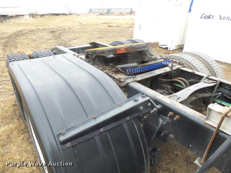 image for item DX9162 2011 Freightliner Cascadia semi truck