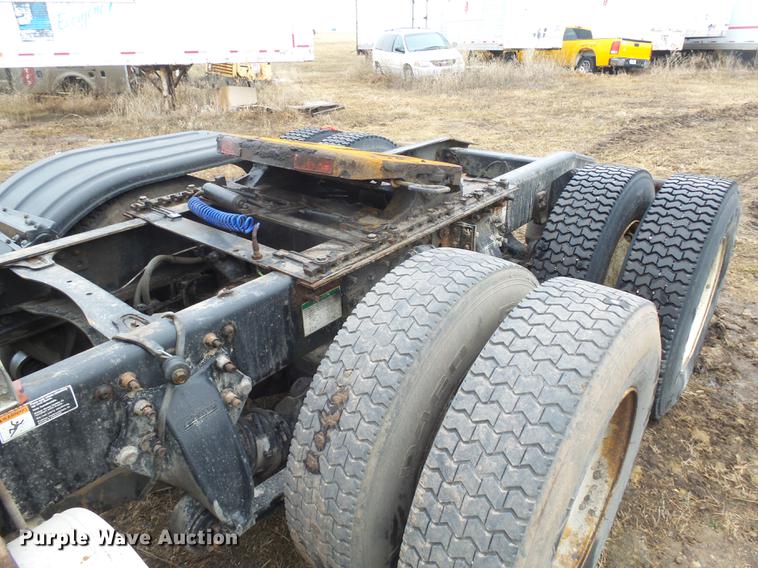 image for item DX9162 2011 Freightliner Cascadia semi truck