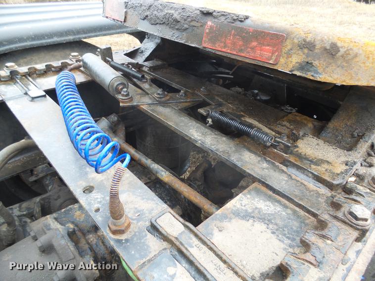 image for item DX9162 2011 Freightliner Cascadia semi truck