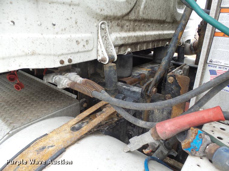 image for item DX9162 2011 Freightliner Cascadia semi truck