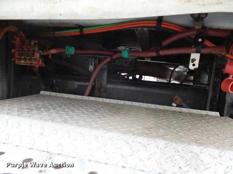 image for item DX9162 2011 Freightliner Cascadia semi truck